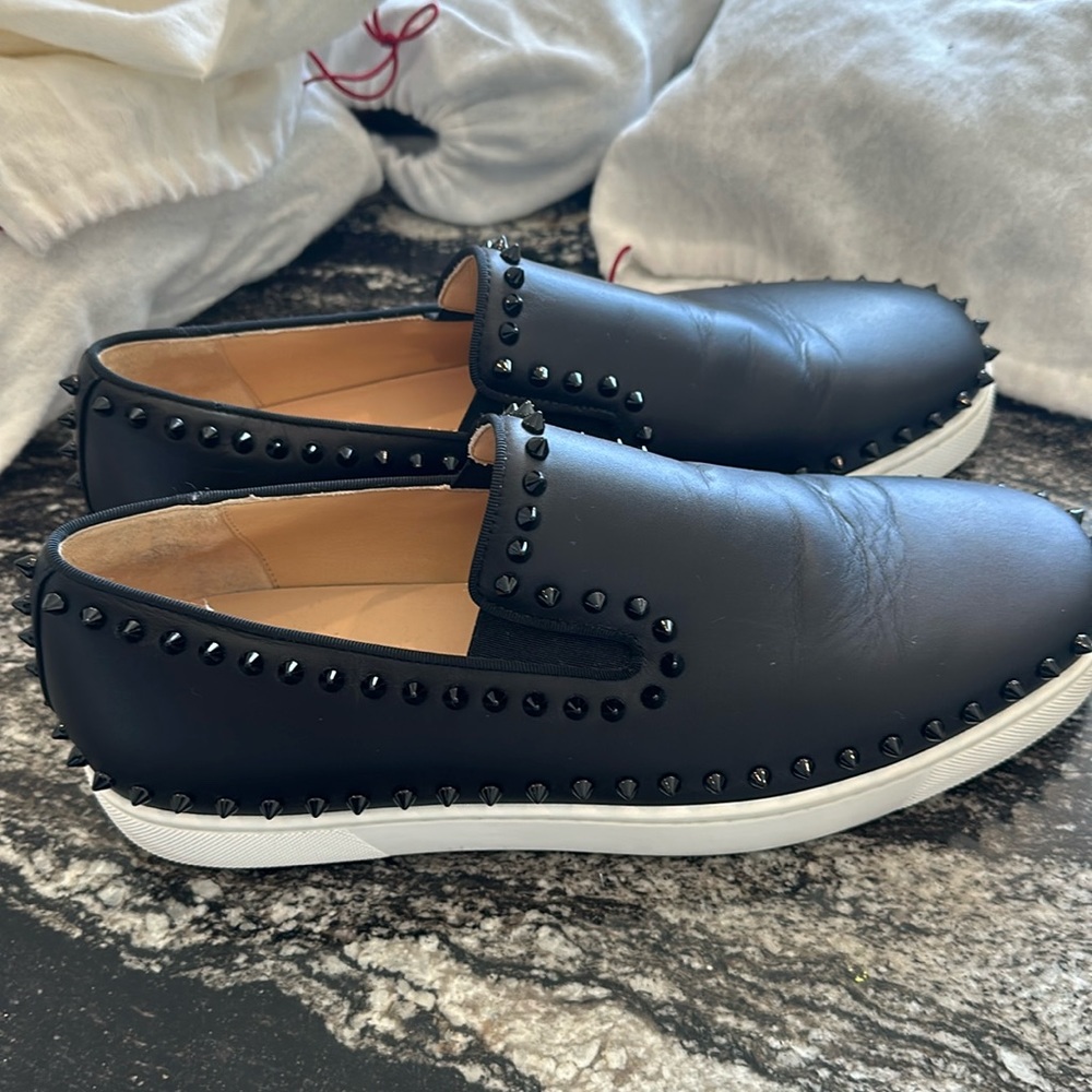 Christian Louboutin pik boats - black white sole